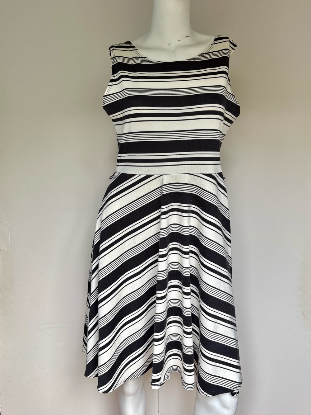 Jules & Leopold Black and White Striped Sleeveless Fit-and-Flare Dress
